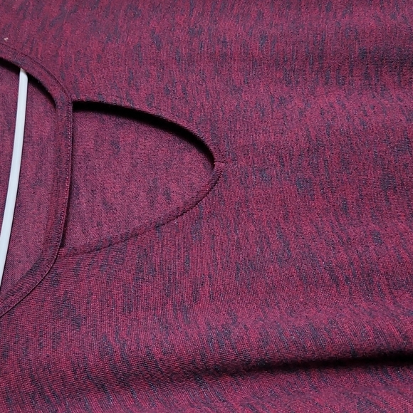 Juicy Couture Womens Maroon Heathered Cutout V-Neck Draped Short Sleeve Top - Picture 2 of 4